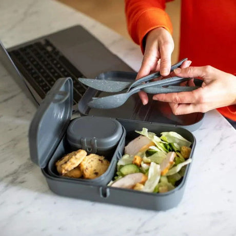 Koziol Pascal Ready Set med 3x lunchbox och bestick Mörkgrå